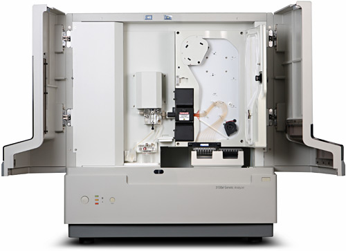 Generalüberholter DNA Sequencer ABI PRISM® 3130xl Genetic Analyzer in einsatzbereitem Zustand. Unsere Geräte werden mit neuem Laser, komplett und detailliert überholt inklusive Installation, Anwendertraining am Gerät, der Auswertesoftware und Biochemieoptimierung sowie 24 Monaten Garantie verkauft. Wir setzen auch nach dem Kauf alles daran, Sie mit Ihrem ABI 3130 oder 3130xl rund um glücklich zu machen.